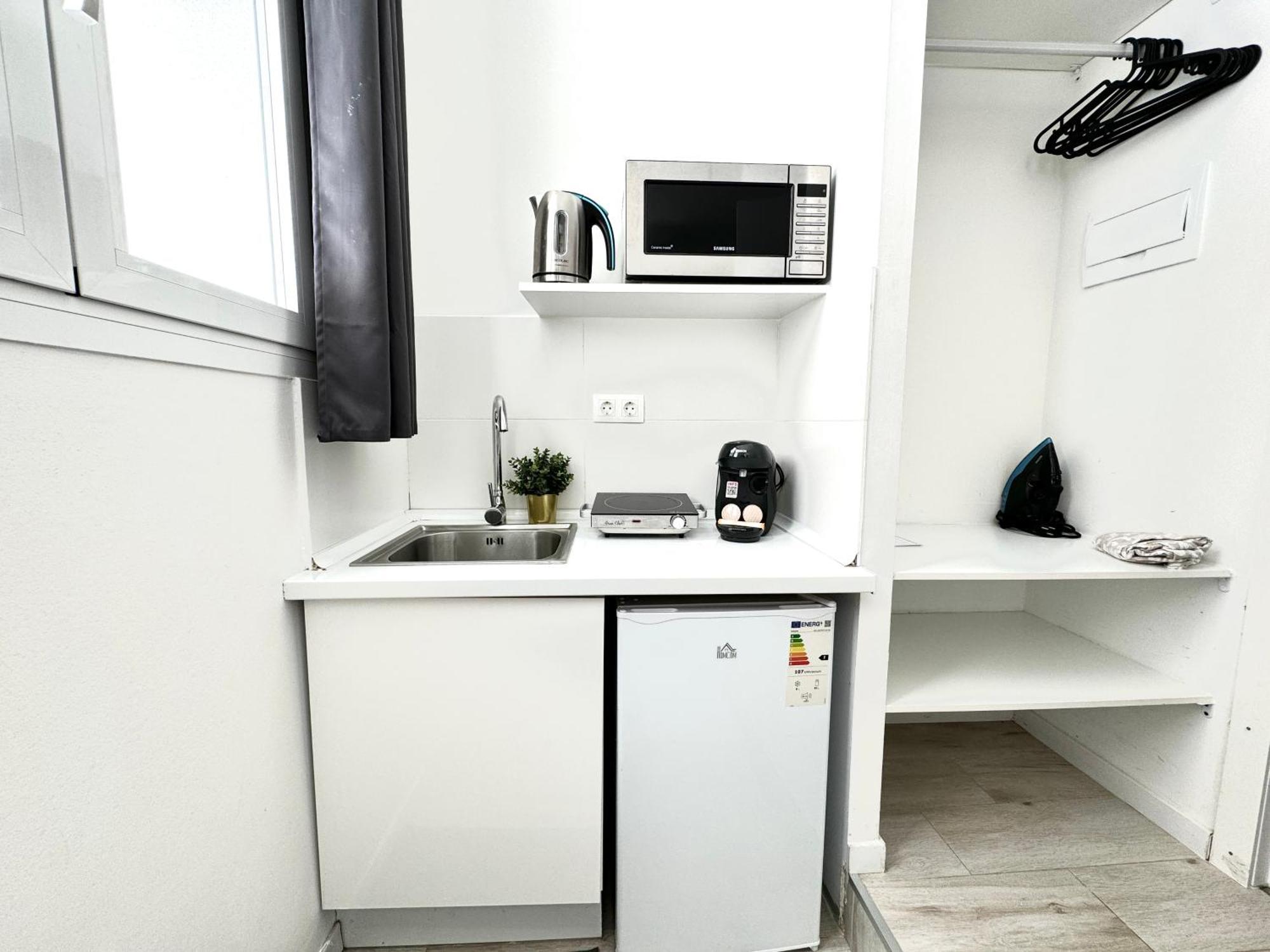 Cinco Torres Suites Madrid Bagian luar foto
