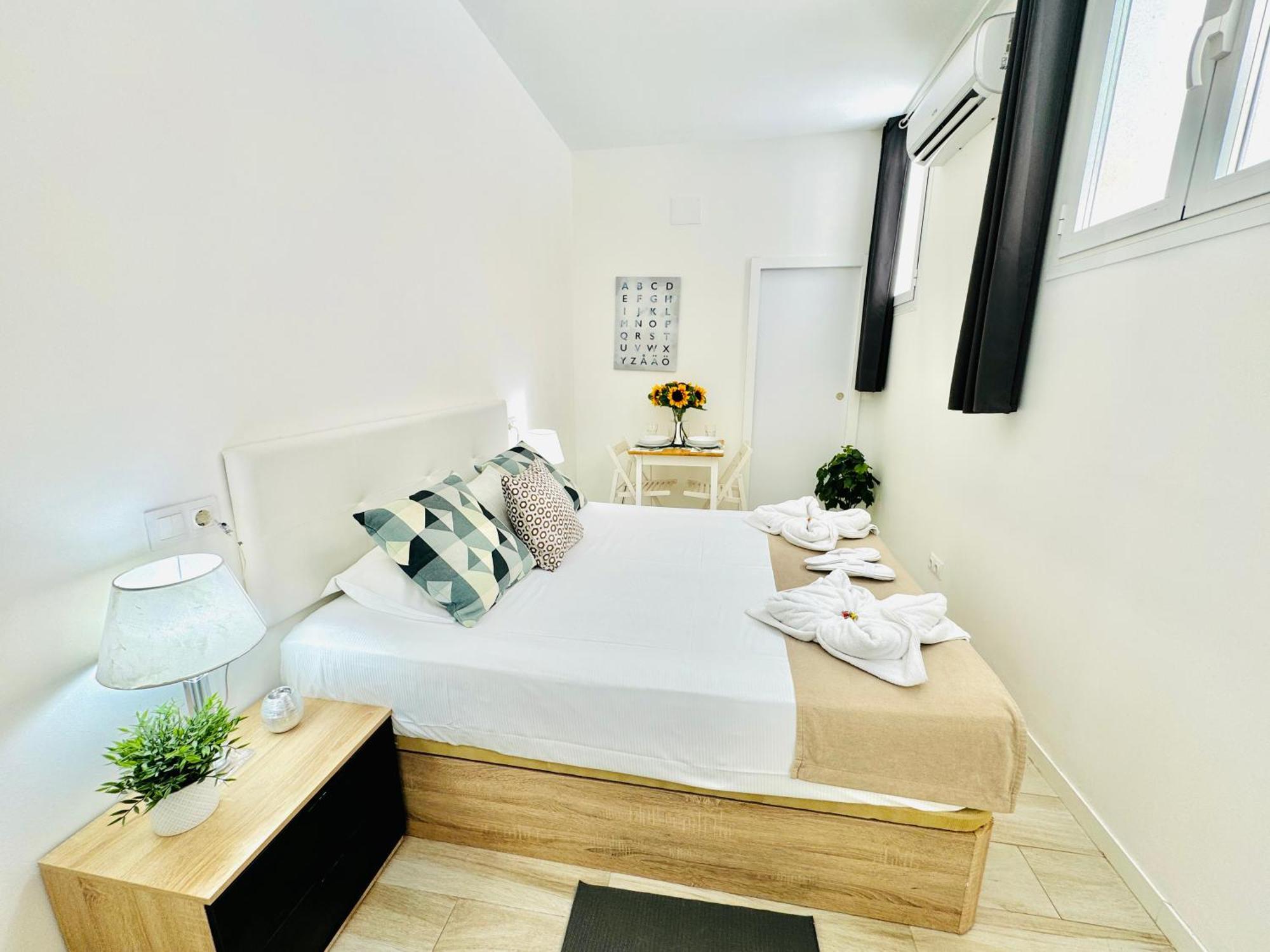 Cinco Torres Suites Madrid Bagian luar foto