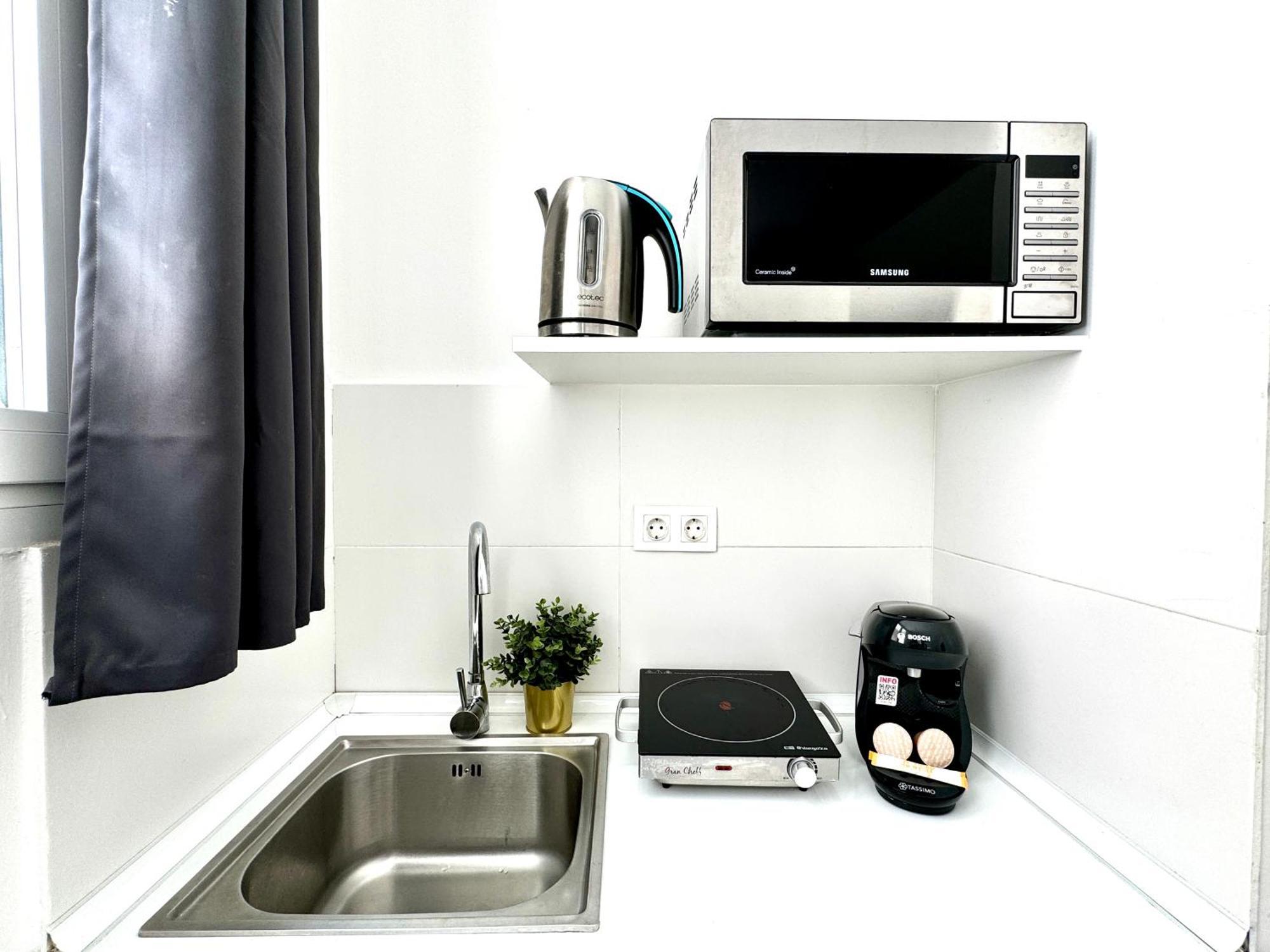 Cinco Torres Suites Madrid Bagian luar foto
