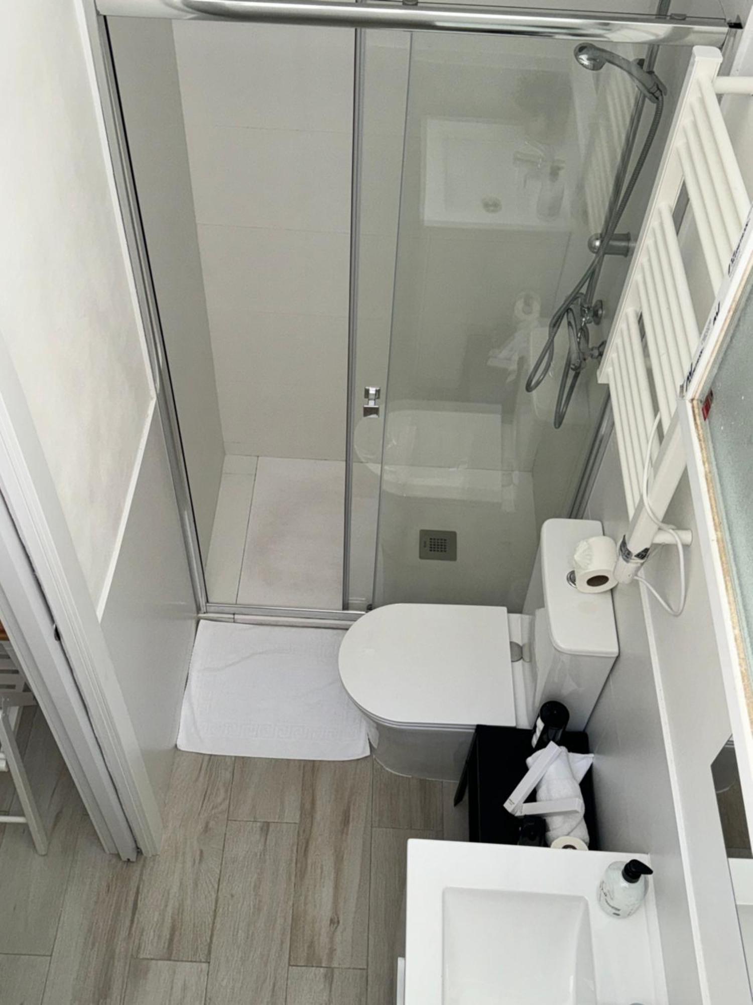 Cinco Torres Suites Madrid Bagian luar foto