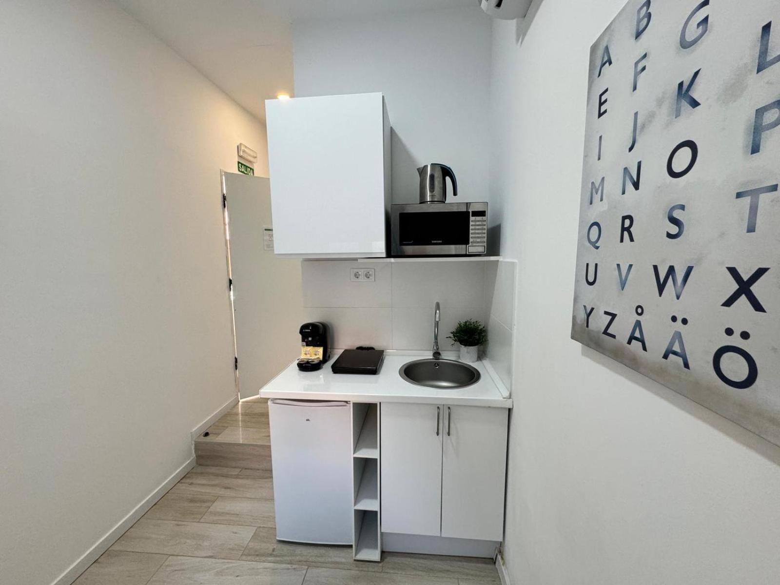 Cinco Torres Suites Madrid Bagian luar foto