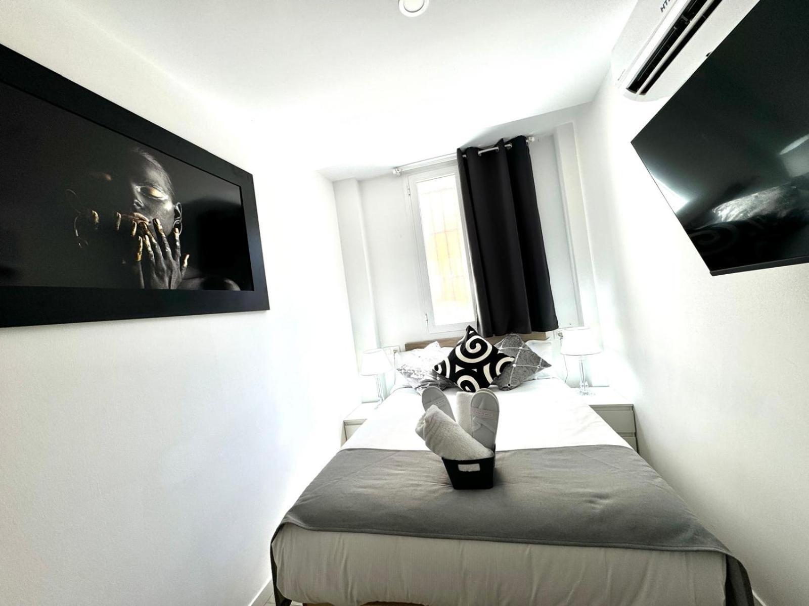 Cinco Torres Suites Madrid Bagian luar foto
