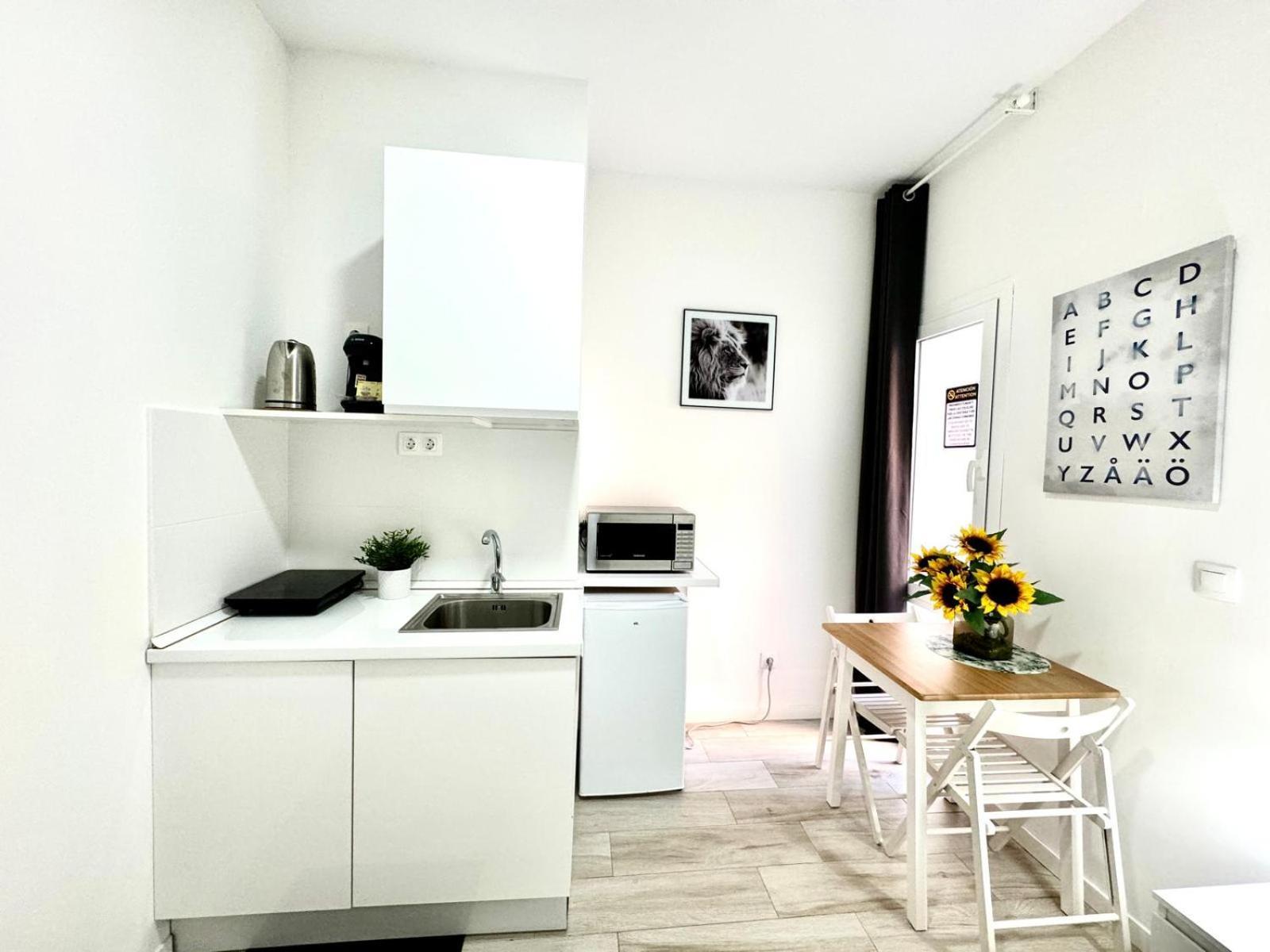 Cinco Torres Suites Madrid Bagian luar foto
