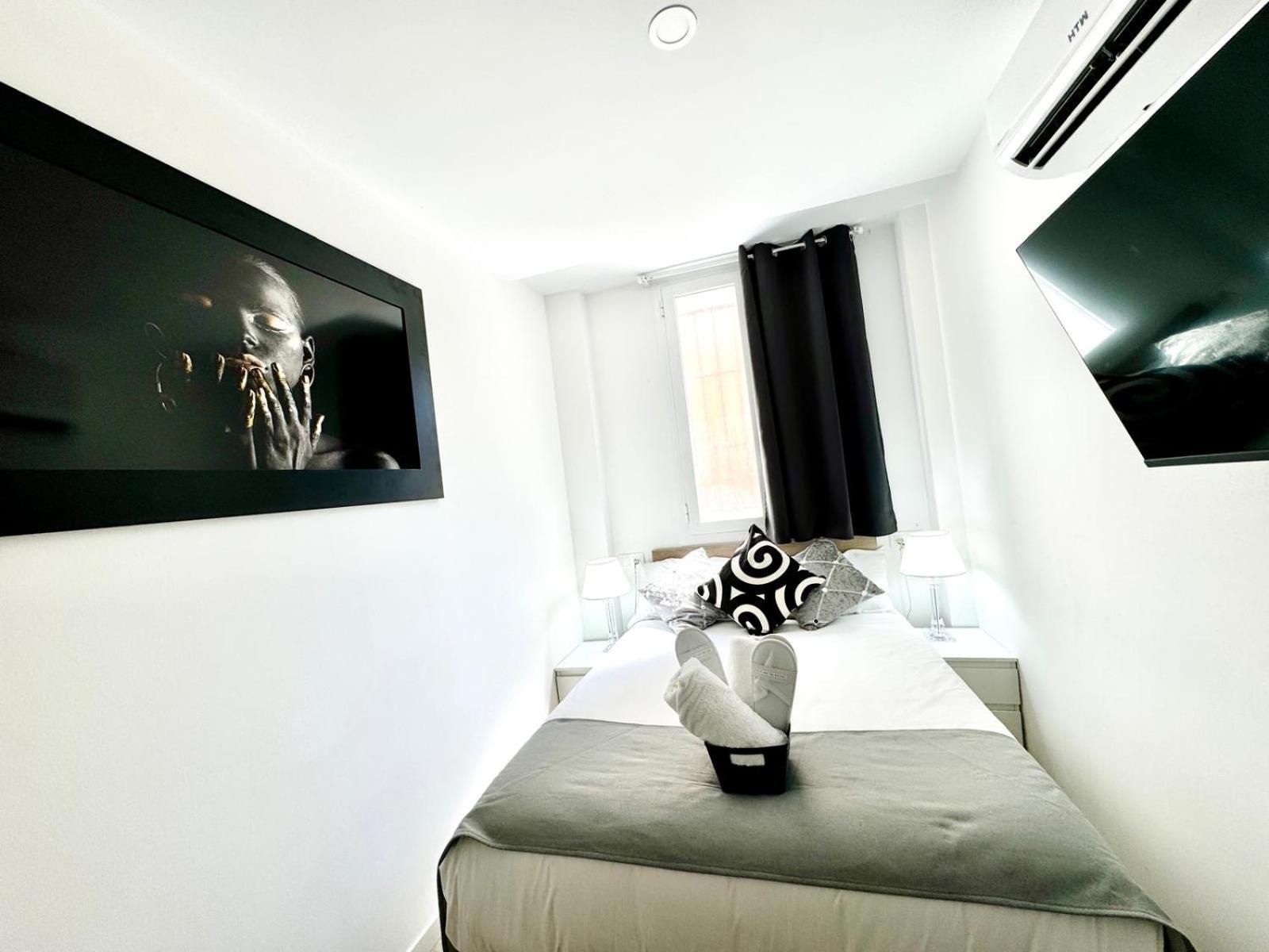 Cinco Torres Suites Madrid Bagian luar foto