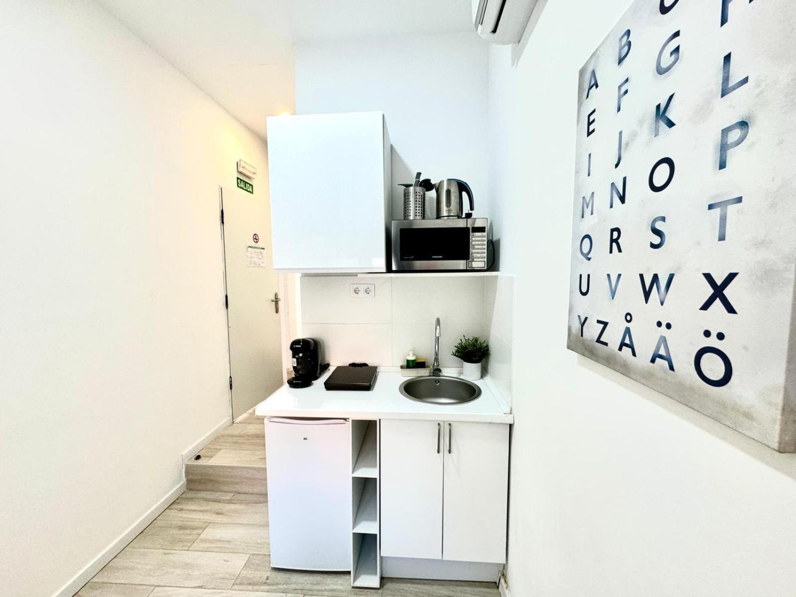 Cinco Torres Suites Madrid Bagian luar foto