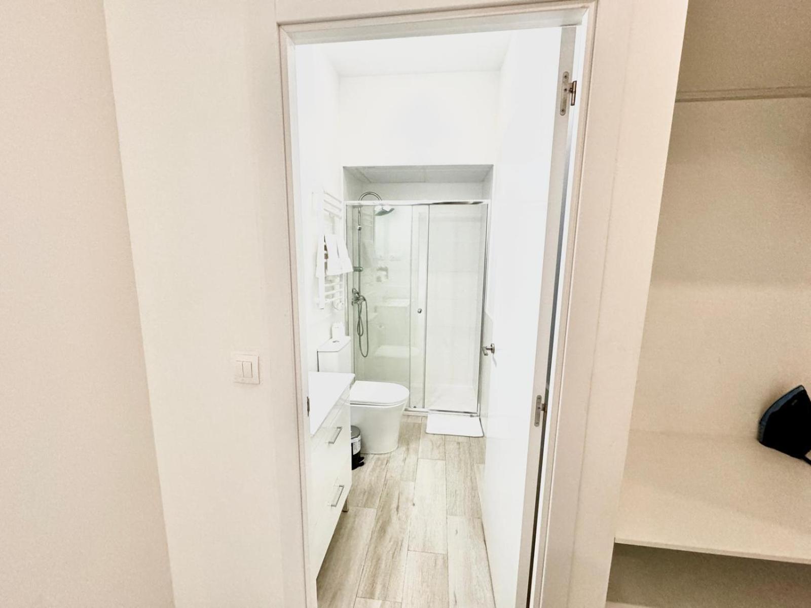 Cinco Torres Suites Madrid Bagian luar foto